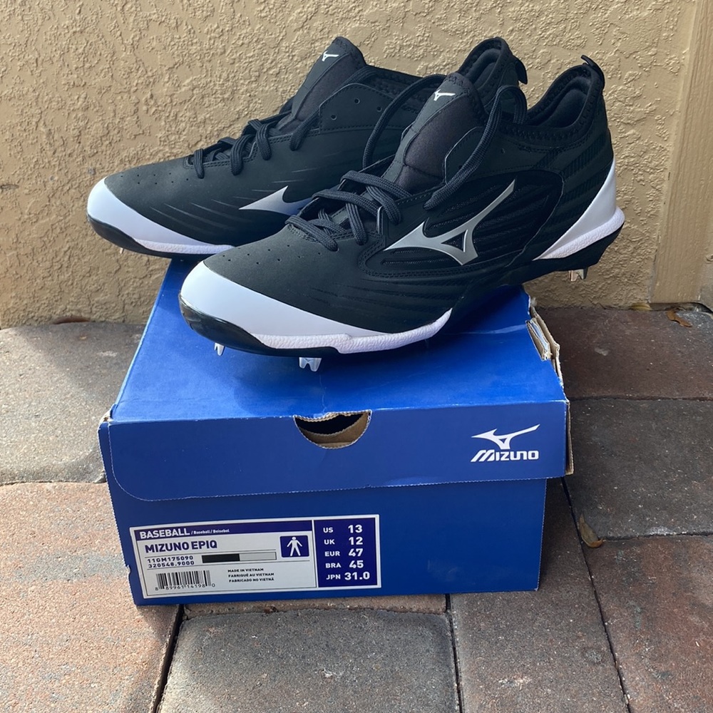 🔥🔥Brand New…Never worn Mens Mizuno EPiq baseball metal cleats
